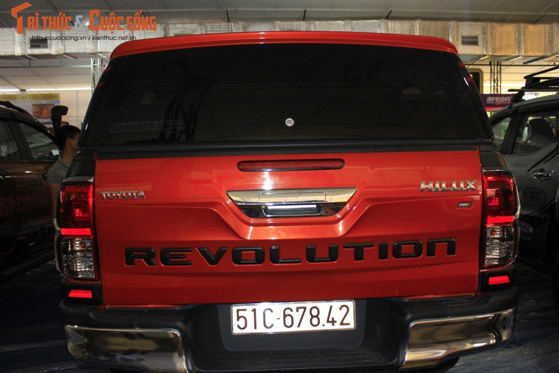 Toyota Hilux voi goi do 600 trieu 